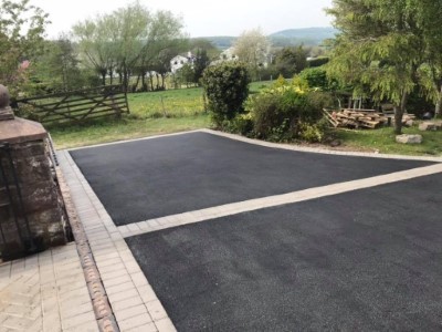 tarmac (4) Grey Bordered Tarmac Driveway